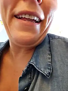 Snapshot of Ellie-L-Elizabeth chatting on February 24, 2025, 5:31 pm Ellie-L-Elizabeth online show from February 24, 2025, 5:31 pm