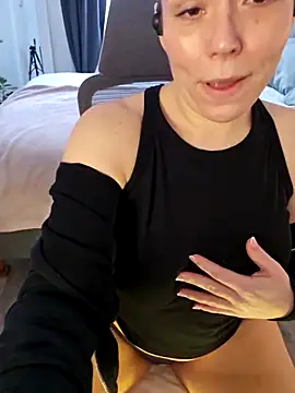 Snapshot of Ellie-L-Elizabeth chatting on March 6, 2025, 6:48 pm Ellie-L-Elizabeth online show from March 6, 2025, 6:48 pm