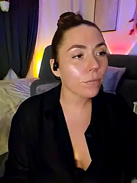 Snapshot of Ellie-L-Elizabeth chatting on March 12, 2025, 12:10 am Ellie-L-Elizabeth online show from March 12, 2025, 12:10 am