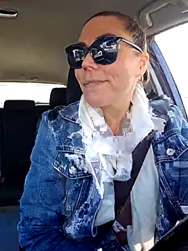 Snapshot of Ellie-L-Elizabeth chatting on March 22, 2025, 2:03 pm Ellie-L-Elizabeth online show from March 22, 2025, 2:03 pm