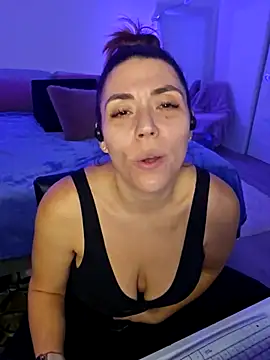 Snapshot of Ellie-L-Elizabeth chatting on November 6, 2025, 4:02 am Ellie-L-Elizabeth online show from November 6, 2025, 4:02 am