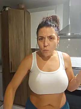 Snapshot of Ellie-L-Elizabeth chatting on November 13, 2025, 2:32 am Ellie-L-Elizabeth online show from November 13, 2025, 2:32 am