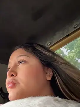 lunablossom  online show from December 5, 2025, 8:38 pm