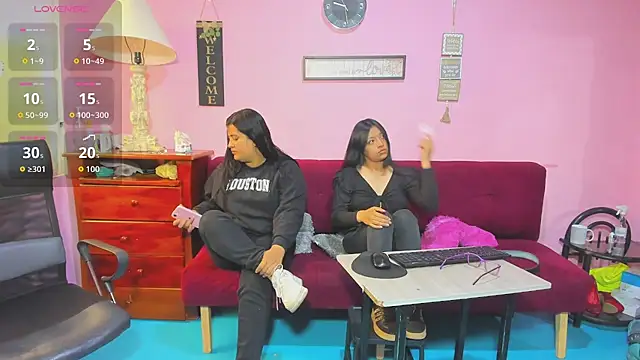 lesbiancuple online show from September 20, 2025, 2:29 pm