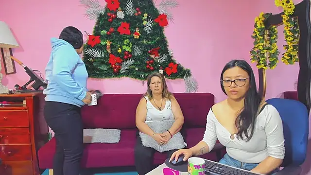 lesbiancuple online show from February 2, 2026, 12:37 pm