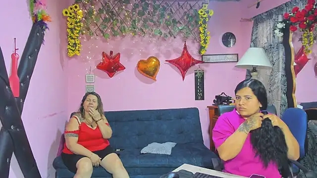lesbiancuple online show from March 19, 2026, 12:53 pm
