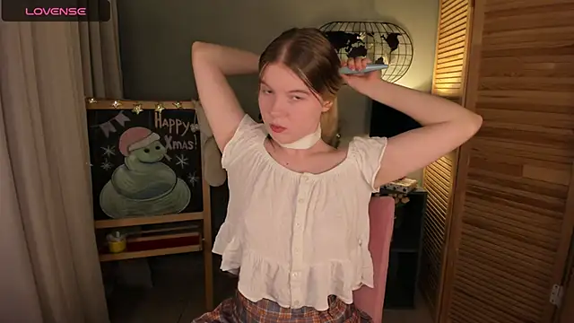 Snapshot of ohmyJuliet chatting on December 6, 2024, 2:13 am ohmyJuliet online show from December 6, 2024, 2:13 am