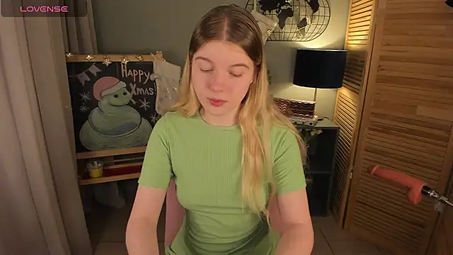 Snapshot of ohmyJuliet chatting on December 14, 2024, 2:23 am ohmyJuliet online show from December 14, 2024, 2:23 am