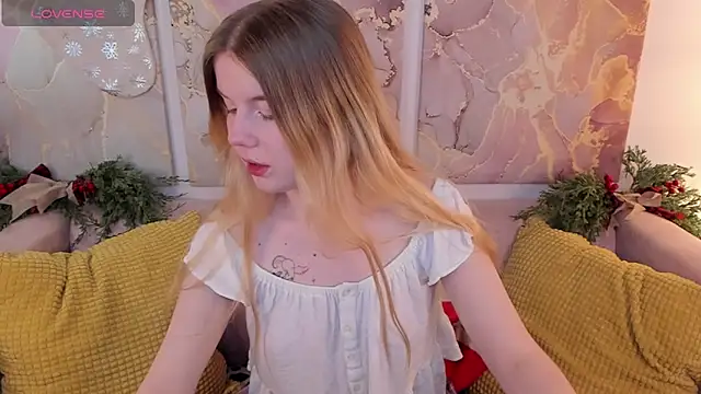 Snapshot of ohmyJuliet chatting on December 21, 2024, 11:45 pm ohmyJuliet online show from December 21, 2024, 11:45 pm