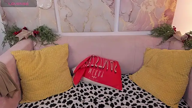 Snapshot of ohmyJuliet chatting on December 22, 2024, 5:56 am ohmyJuliet online show from December 22, 2024, 5:56 am