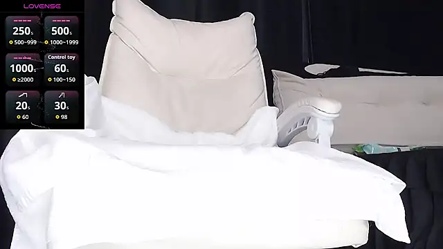 qianqian  online show from November 28, 2025, 10:51 am