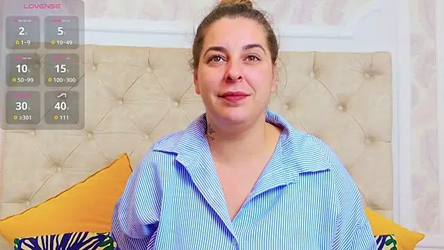 Snapshot of KarinaNoir chatting on October 6, 2025, 2:53 am KarinaNoir online show from October 6, 2025, 2:53 am