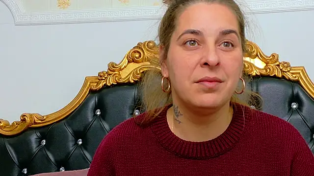 KarinaNoir online show from May 4, 2026, 3:57 am