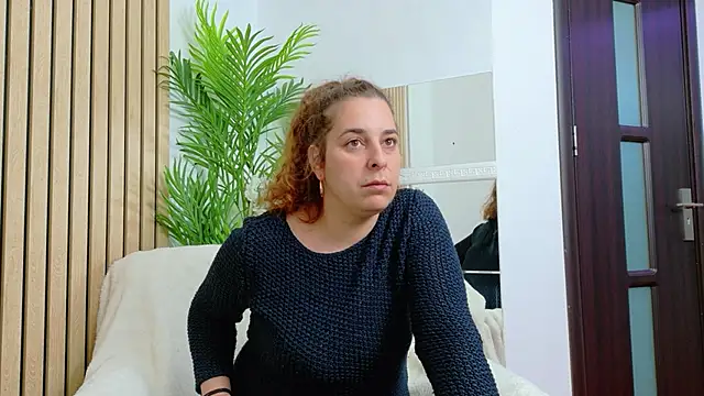 KarinaNoir online show from May 6, 2026, 3:57 am