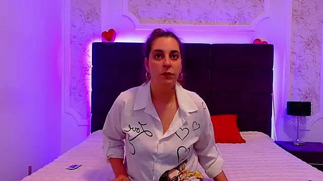 KarinaNoir online show from May 25, 2026, 3:23 am