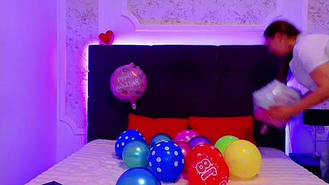 KarinaNoir online show from May 26, 2026, 3:46 am