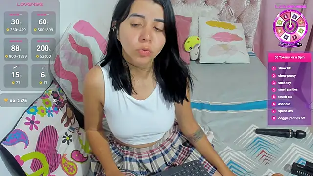 Snapshot of amy_petite chatting on October 19, 2025, 1:39 am amy petite online show from October 19, 2025, 1:39 am