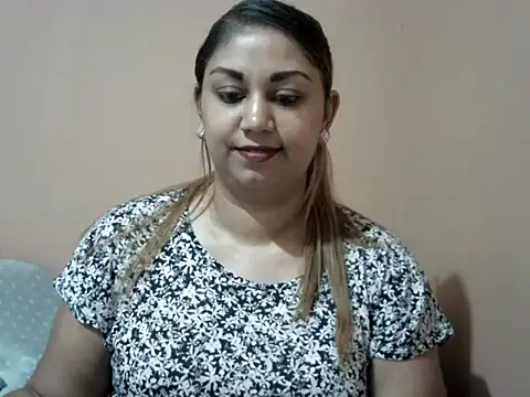 Snapshot of bellachow10 chatting on December 16, 2025, 10:20 am bellachow10 online show from December 16, 2025, 10:20 am