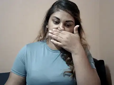 Snapshot of bellachow10 chatting on January 7, 2026, 7:05 pm bellachow10 online show from January 7, 2026, 7:05 pm