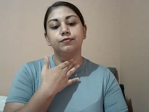 Snapshot of bellachow10 chatting on January 15, 2026, 10:31 am bellachow10 online show from January 15, 2026, 10:31 am