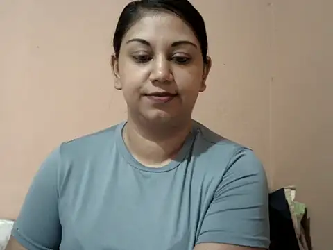 Snapshot of bellachow10 chatting on February 3, 2026, 6:22 am bellachow10 online show from February 3, 2026, 6:22 am