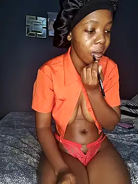 Snapshot of SheisBlacq chatting on February 13, 2026, 9:44 pm SheisBlacq online show from February 13, 2026, 9:44 pm