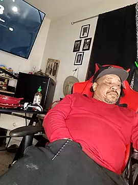 yellowwetfox online show from March 1, 2025, 2:26 am