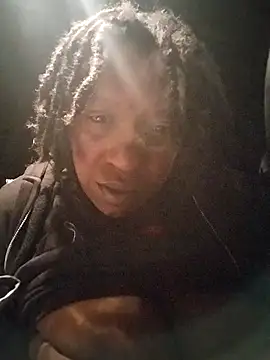 Snapshot of markquanna chatting on December 5, 2025, 8:12 am markquanna online show from December 5, 2025, 8:12 am