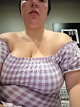 isabella rossse online show from September 21, 2025, 1:02 pm