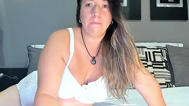 isabella rossse online show from July 9, 2026, 4:05 am