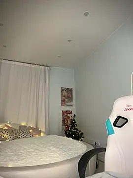 Snapshot of IvyHoney chatting on December 27, 2024, 6:57 am IvyHoney online show from December 27, 2024, 6:57 am