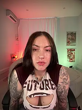 Snapshot of IvyHoney chatting on March 18, 2025, 10:57 am IvyHoney online show from March 18, 2025, 10:57 am