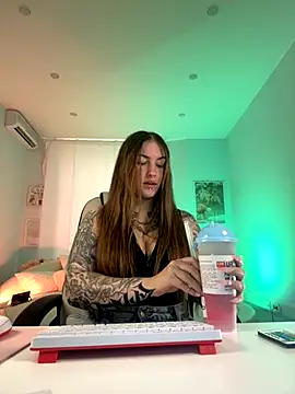 Snapshot of IvyHoney chatting on September 12, 2025, 9:20 am IvyHoney online show from September 12, 2025, 9:20 am