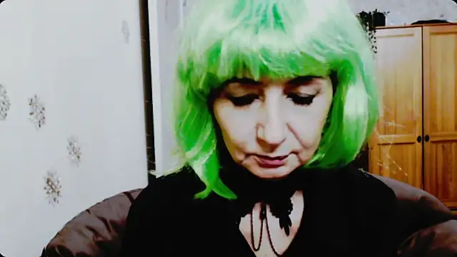 Snapshot of AnnieEltgant chatting on December 4, 2025, 2:26 pm AnnieEltgant online show from December 4, 2025, 2:26 pm