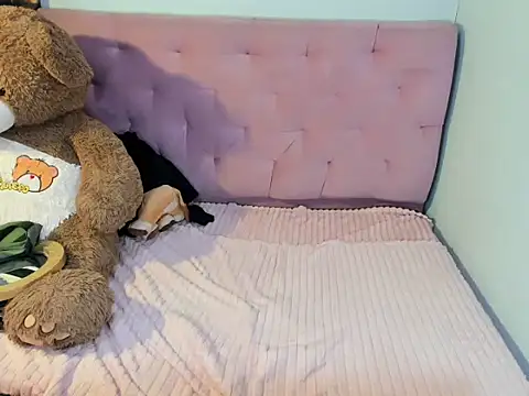 Snapshot of GiannaGoddes chatting on November 15, 2025, 4:14 pm GiannaGoddes online show from November 15, 2025, 4:14 pm