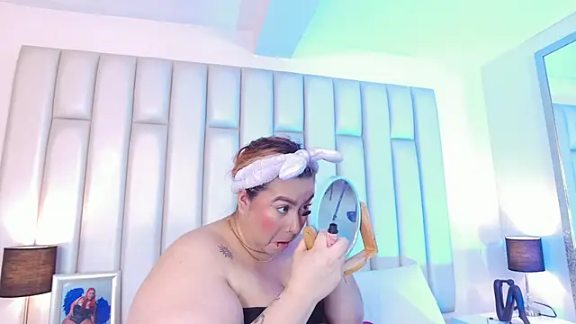 aandreaperez online show from February 19, 2026, 11:39 am