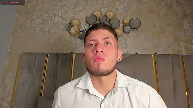 SebastianMaximoff online show from November 4, 2025, 7:24 pm