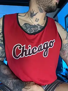 Snapshot of CamiloGray_ chatting on February 6, 2025, 12:37 pm CamiloGray online show from February 6, 2025, 12:37 pm