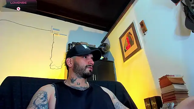 Snapshot of CamiloGray_ chatting on February 11, 2025, 1:20 pm CamiloGray online show from February 11, 2025, 1:20 pm