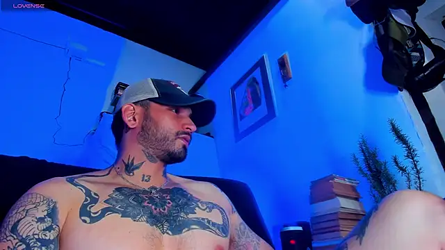 Snapshot of CamiloGray_ chatting on February 20, 2025, 6:02 pm CamiloGray online show from February 20, 2025, 6:02 pm