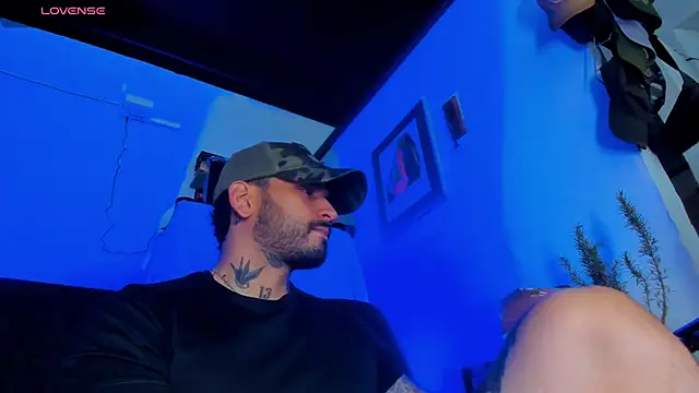 Snapshot of CamiloGray_ chatting on February 24, 2025, 4:58 pm CamiloGray online show from February 24, 2025, 4:58 pm