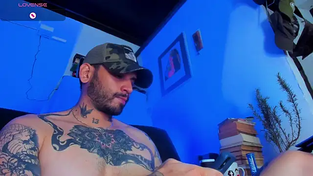 Snapshot of CamiloGray_ chatting on February 25, 2025, 7:03 pm CamiloGray online show from February 25, 2025, 7:03 pm