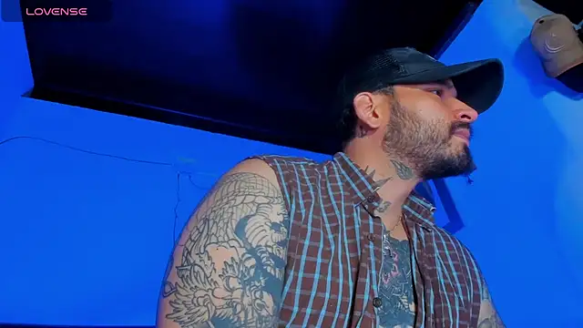 Snapshot of CamiloGray_ chatting on March 2, 2025, 2:43 pm CamiloGray online show from March 2, 2025, 2:43 pm