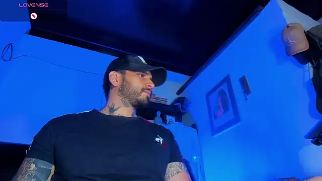 Snapshot of CamiloGray_ chatting on March 3, 2025, 1:31 pm CamiloGray online show from March 3, 2025, 1:31 pm