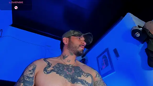 Snapshot of CamiloGray_ chatting on March 10, 2025, 5:39 pm CamiloGray online show from March 10, 2025, 5:39 pm