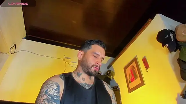 Snapshot of CamiloGray_ chatting on March 16, 2025, 2:33 pm CamiloGray online show from March 16, 2025, 2:33 pm