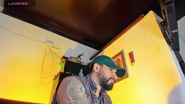 Snapshot of CamiloGray_ chatting on September 10, 2025, 1:22 pm CamiloGray online show from September 10, 2025, 1:22 pm