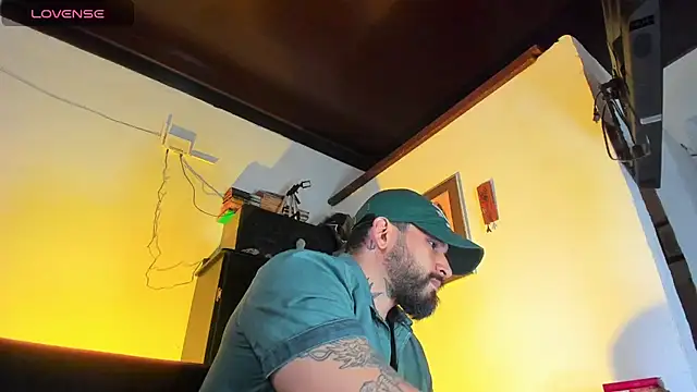 Snapshot of CamiloGray_ chatting on September 11, 2025, 1:44 pm CamiloGray online show from September 11, 2025, 1:44 pm