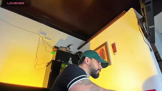 Snapshot of CamiloGray_ chatting on September 12, 2025, 1:22 pm CamiloGray online show from September 12, 2025, 1:22 pm