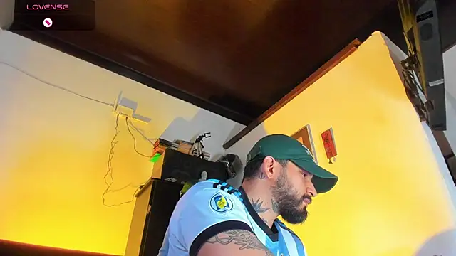 Snapshot of CamiloGray_ chatting on September 14, 2025, 2:38 pm CamiloGray online show from September 14, 2025, 2:38 pm